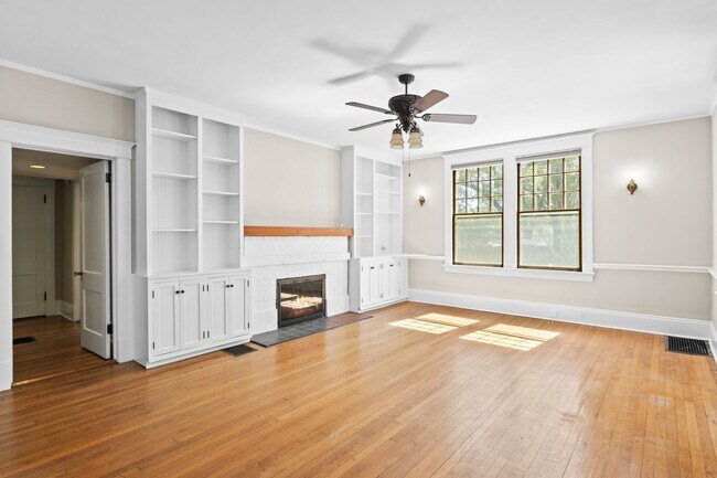 Building Photo - Historic Home in Wake Forest!