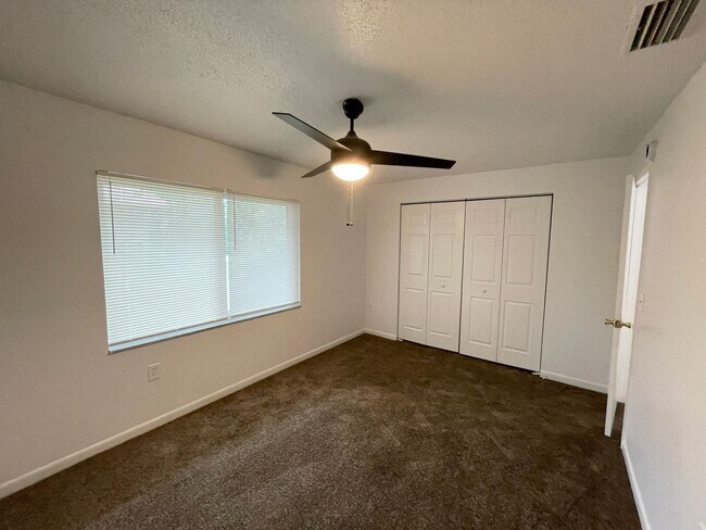 Building Photo - 2 Bed, 1.5 Bath Townhouse- The Reserve Floorplan