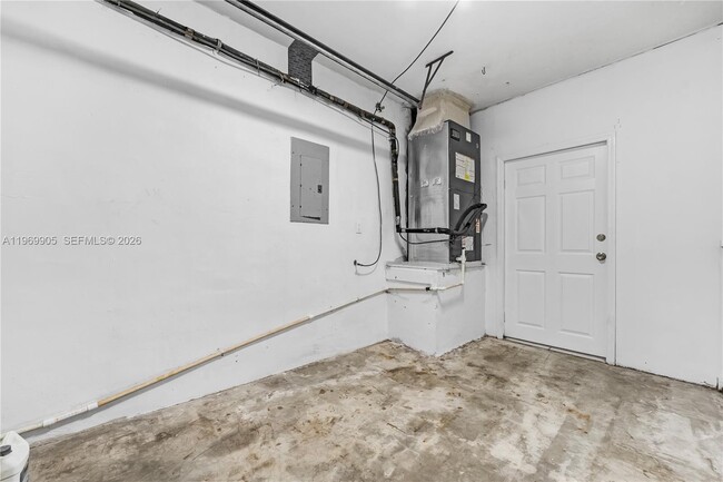 Building Photo - 215 Entrada Dr