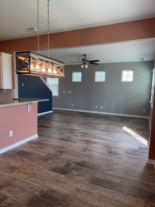 Building Photo - 838 Redbud Ln