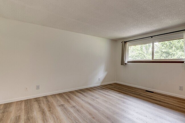 Building Photo - 3 Bed 2 Bath Home in Swantown Neighborhood