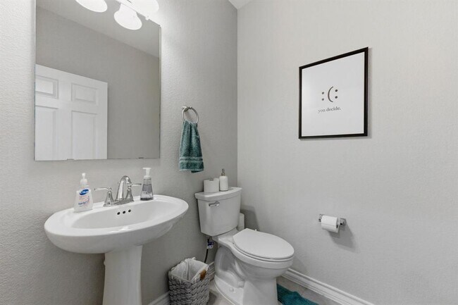 Building Photo - 2009 Los Olivios Wy