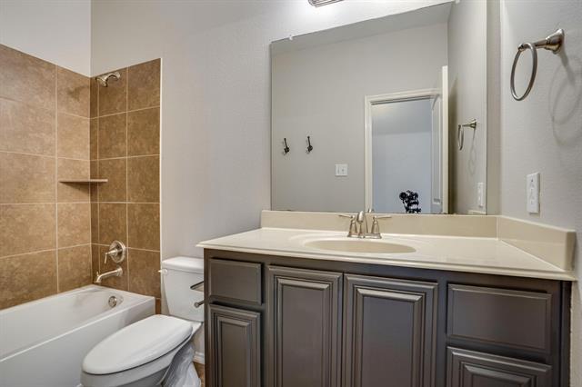 Building Photo - 4717 Hidden Pond Dr