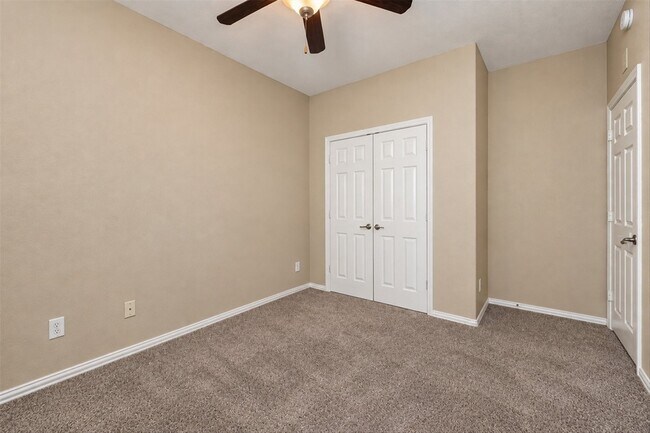 Building Photo - 42 Black Swan Ct