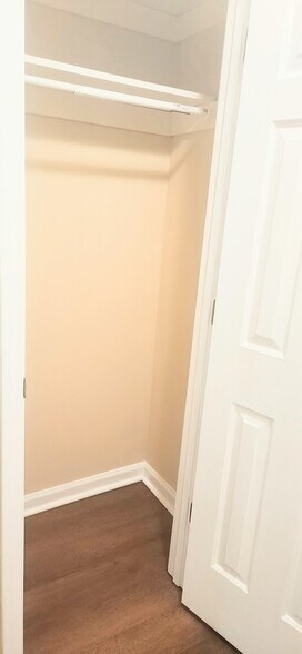Building Photo - 6001 Mullens Dr