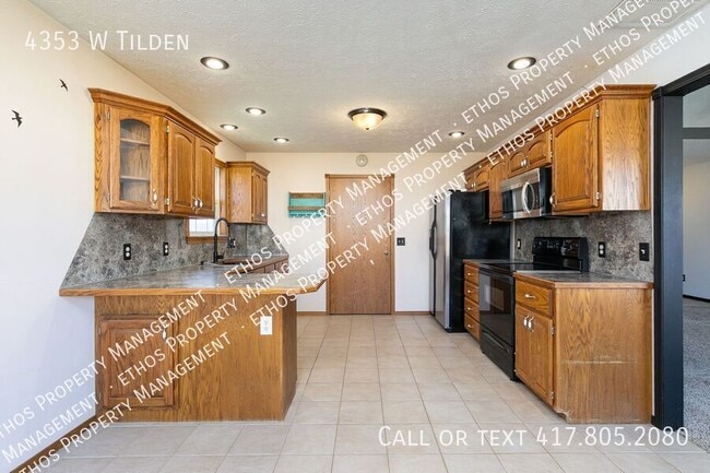 Building Photo - 4353 W Tilden-