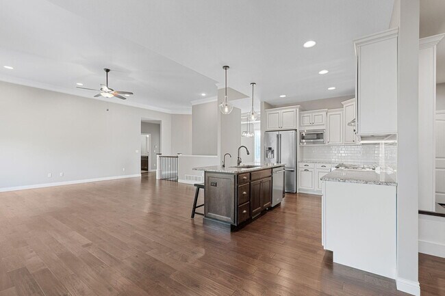 Building Photo - 1605 Labrador Dr