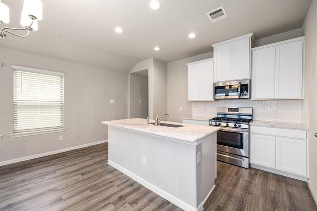 Building Photo - 22630 Rosebush Hl Rd