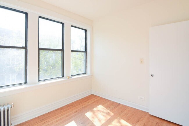 Building Photo - 1532 N Kedzie Ave