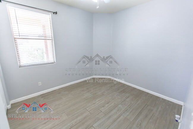 Building Photo - 3068 E Ravenswood Dr