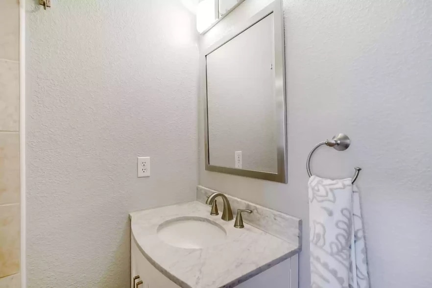 Master Bath - 4801 Irving Blvd NW