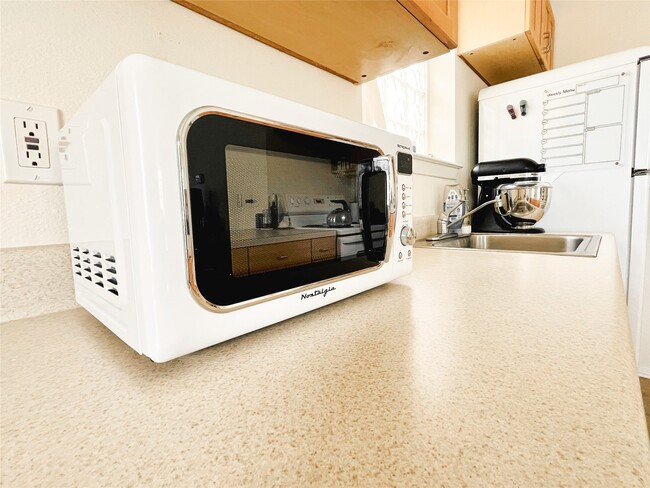 Building Photo - 3127 Bernardo De Galvez Ave