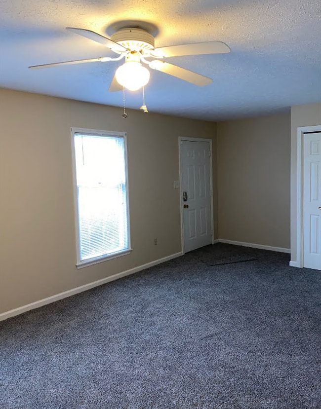 Building Photo - Well-Maintained 3-Bedroom End Unit Townhom...
