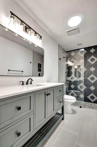 Building Photo - 4705 Fountains Dr S