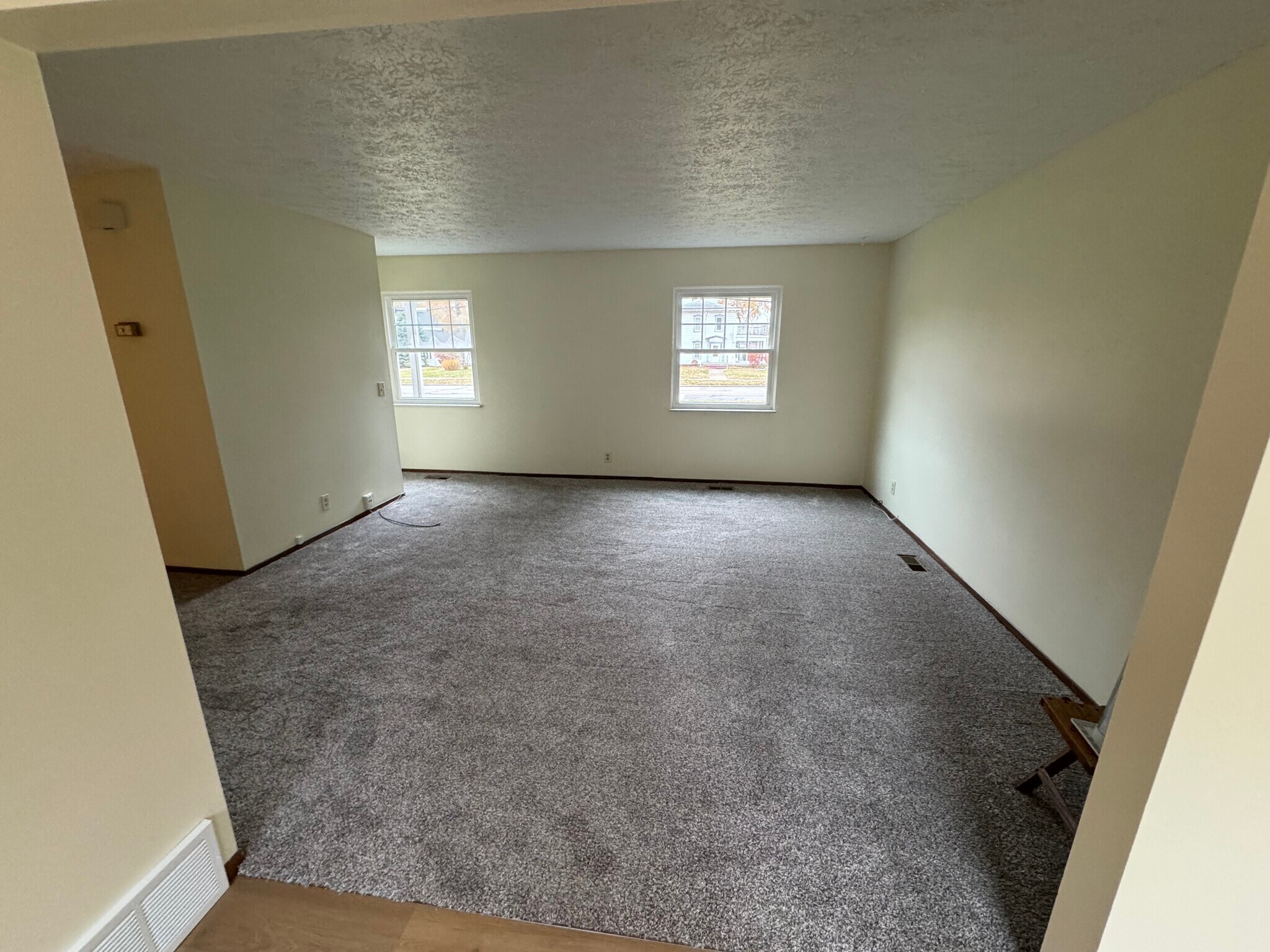 Building Photo - 545 Mentor Ave