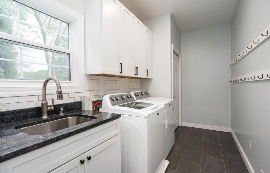 Building Photo - 5218 Stapleton Dr