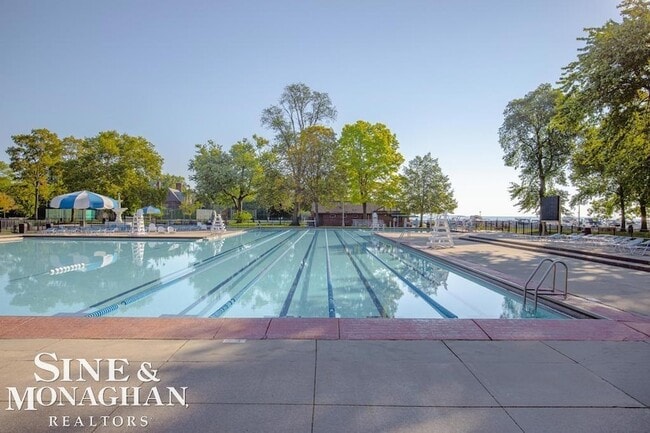 Building Photo - 744 Trombley Rd