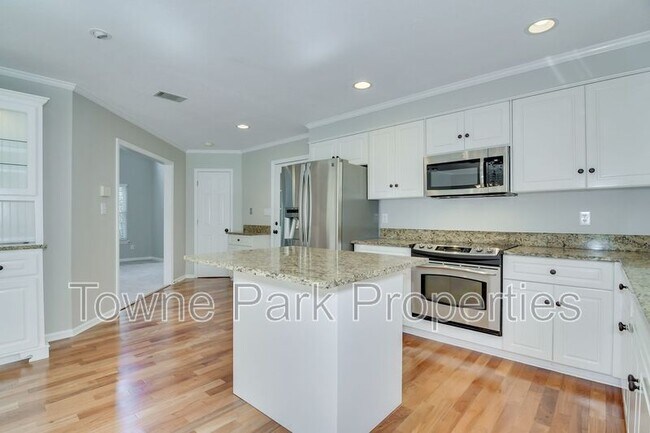 Building Photo - 486 Granite Point