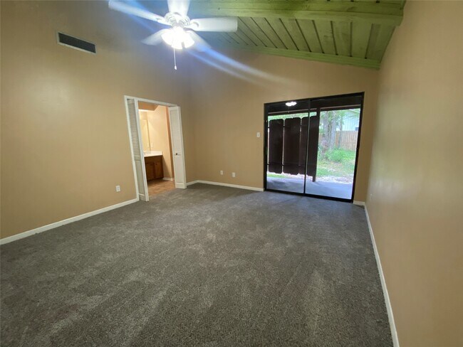 Building Photo - 24600 Darkwood Ct