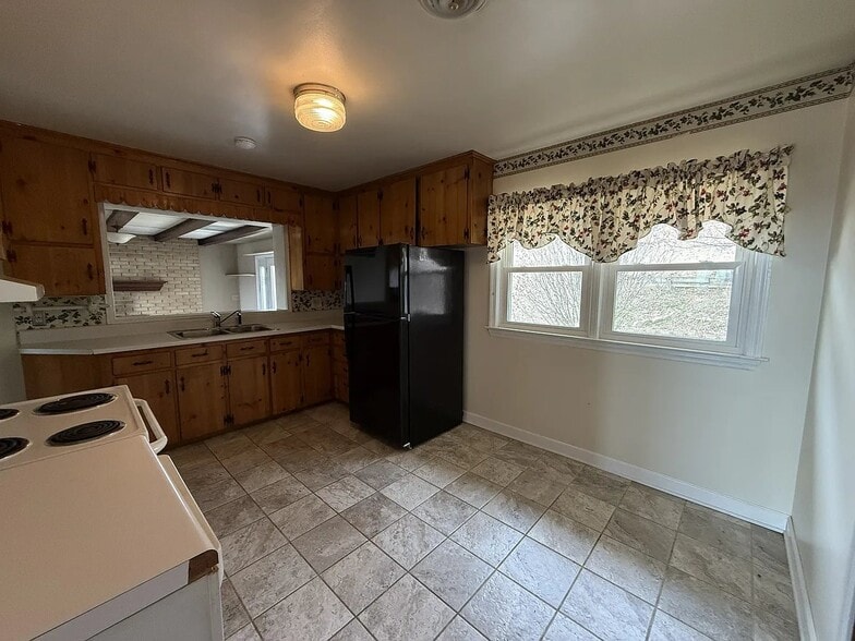 Building Photo - 3900 S Main St