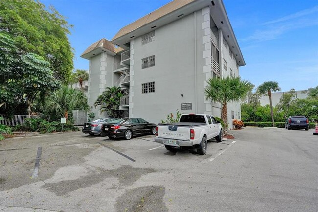 Building Photo - 1407 NE 56th St