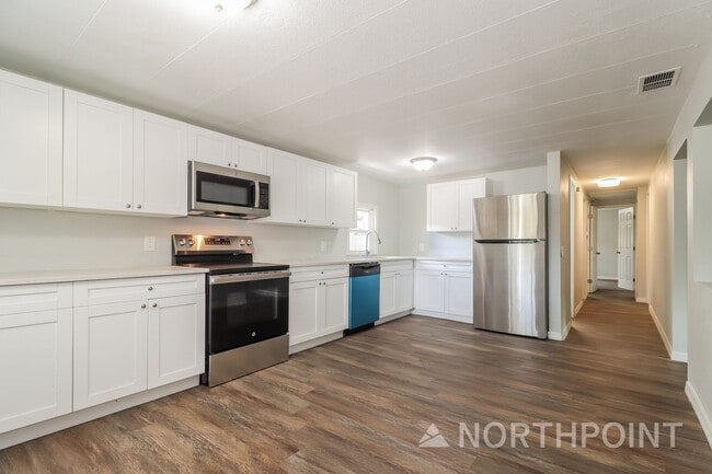 Building Photo - 3 BR/1.5BA | Newly Renovated Single Family Home |  Tropical Landscaping | In St Peterburg!