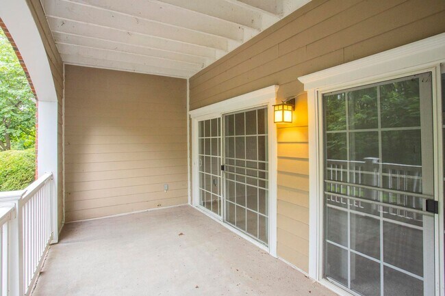 Building Photo - 8441 Callabee Way
