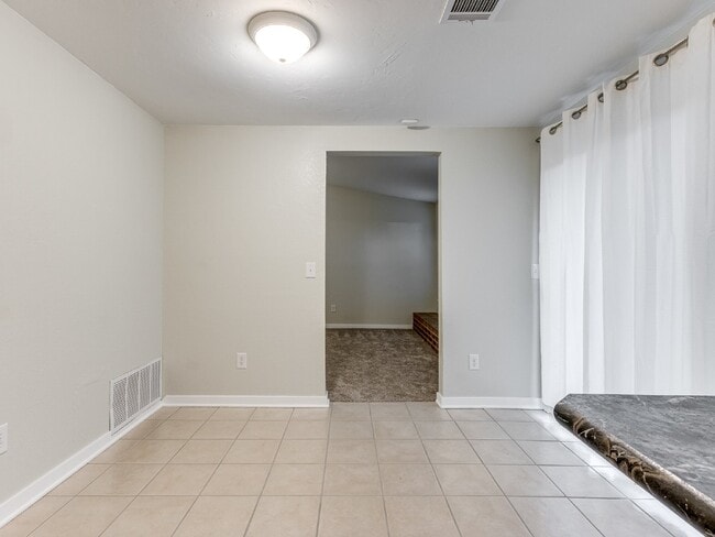Building Photo - Super clean and updated!