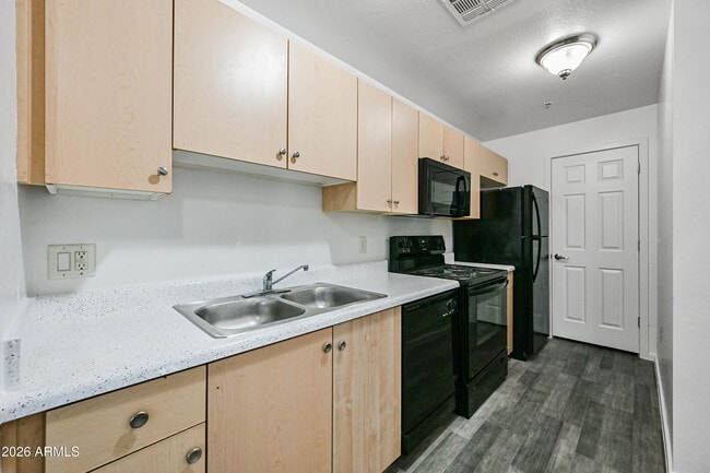 Building Photo - 3065 N 67th Ave