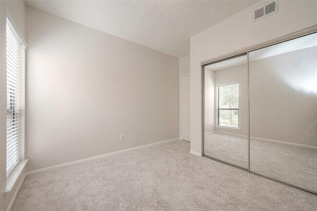 Building Photo - 2125 Augusta Dr