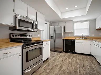 Building Photo - Beautiful Valrico Home | No Carpet + Screened Patio + Bonus Room