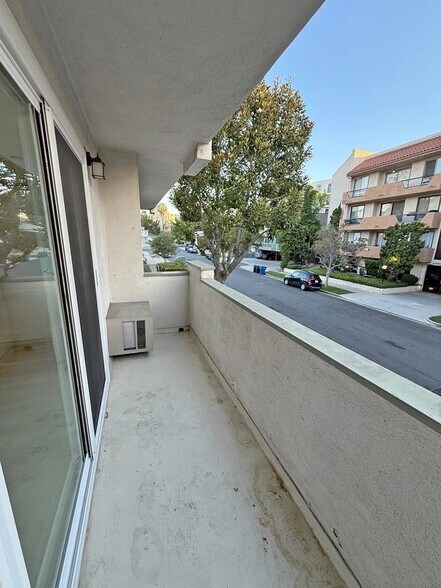 Building Photo - 10674 Holman Ave