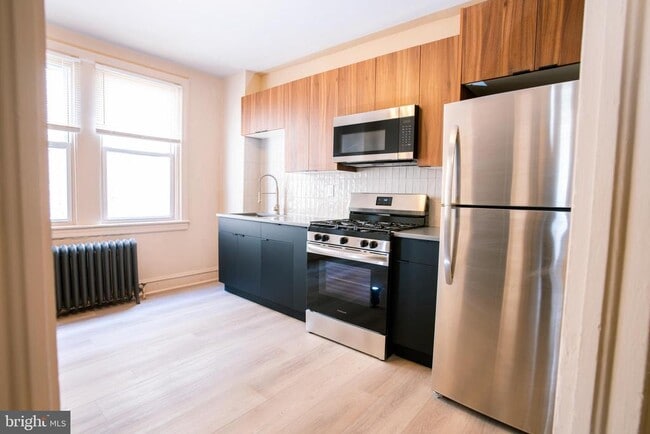 Building Photo - 5446 W Berks St