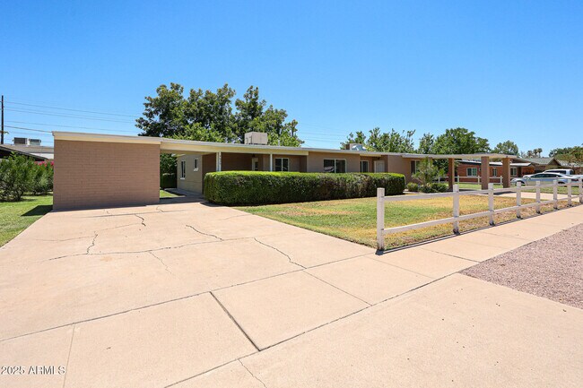 Building Photo - 4635 N 11th Pl