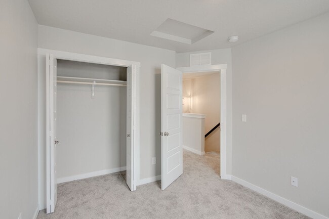 Building Photo - Beautiful, Modern 2 Bedroom Cottage Available!