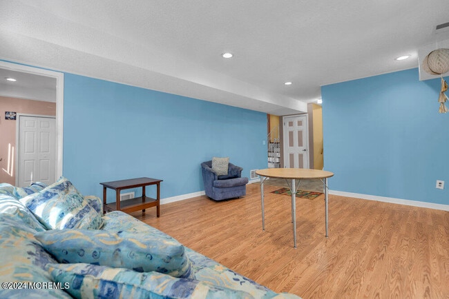 Building Photo - 691 Sussex Ct