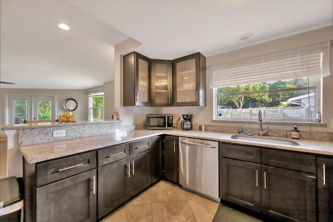 Building Photo - 2529 Croton Ave