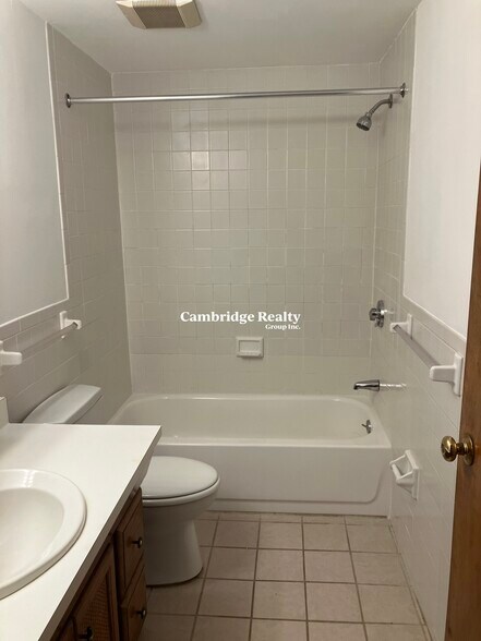 Building Photo - 175 Summer St