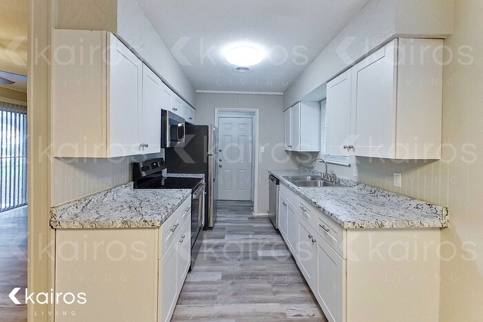 Building Photo - 914 W Pleasant Run Rd