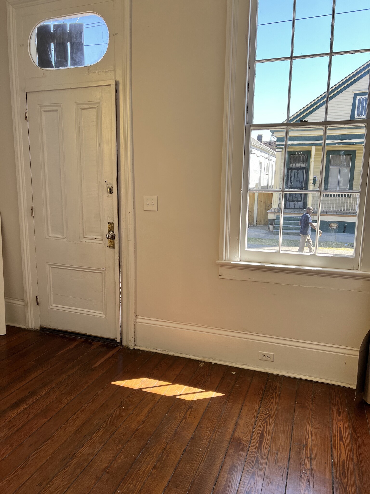 Living Room - 2427 S Robertson St