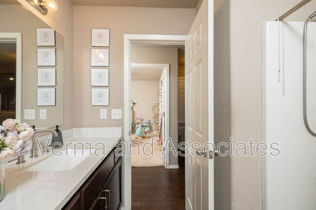 Building Photo - 6108 SW Warrington Rd