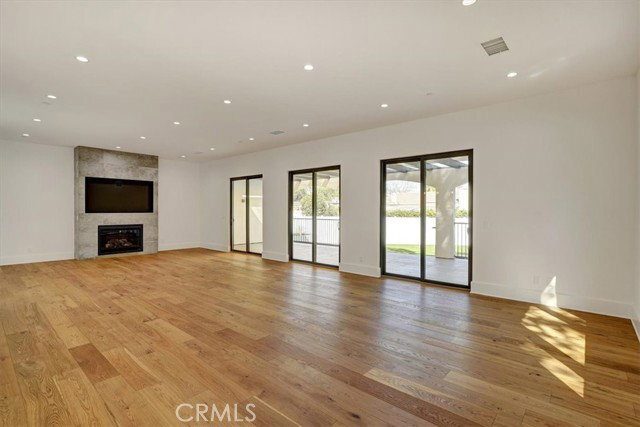 Building Photo - 5520 Woodlake Ave