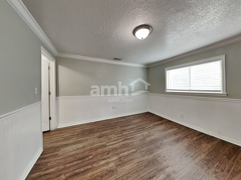 Building Photo - 927 W 2400 N St