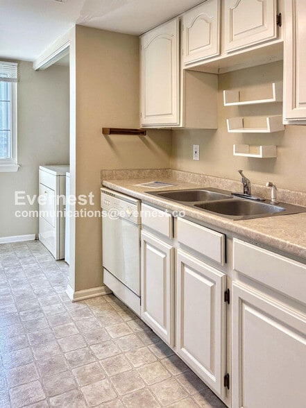 Building Photo - 2924 Ross Dr