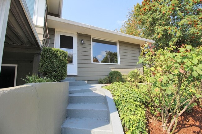 Building Photo - 3396 SE Rockwood St