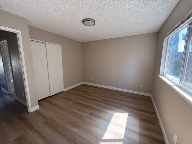 Building Photo - Newly remodeled