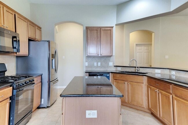 Building Photo - 507 King Eider Ln