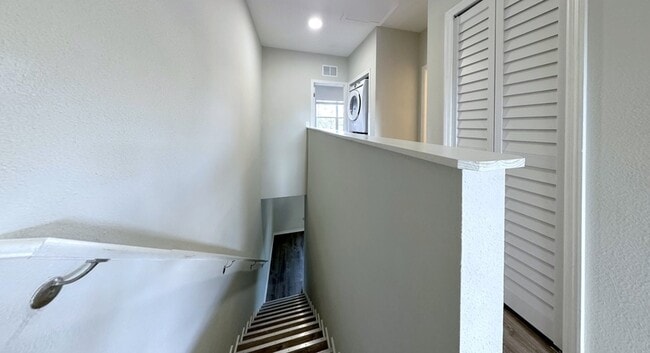 Building Photo - 4330 Tyler Cir N