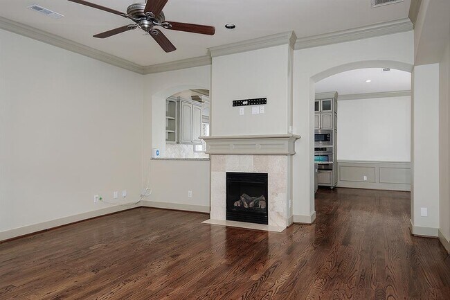 Building Photo - 514 Cortlandt St