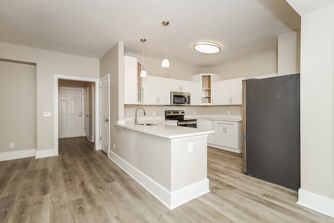 Building Photo - 3073 Essex Dr